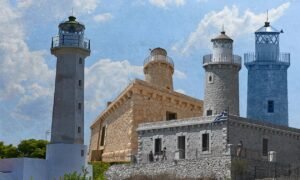 Φαροφύλακες: Οι σιωπηλοί «ήρωες», ο κρίσιμος ρόλος τους και η αυταπάρνηση για την πατρίδα