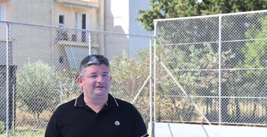 vrettos dimarxos acharnon kathariotita sxoleia augoustos