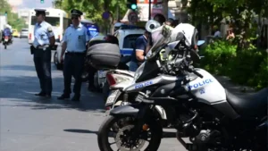 Η ΕΛ.ΑΣ. συνεχίζει την εκστρατεία «Μηδενική ανοχή στη μη χρήση κράνους», με περισσότερους από 27.000 ελέγχους και 3.026 παραβάσεις μέσα σε μία εβδομάδα.