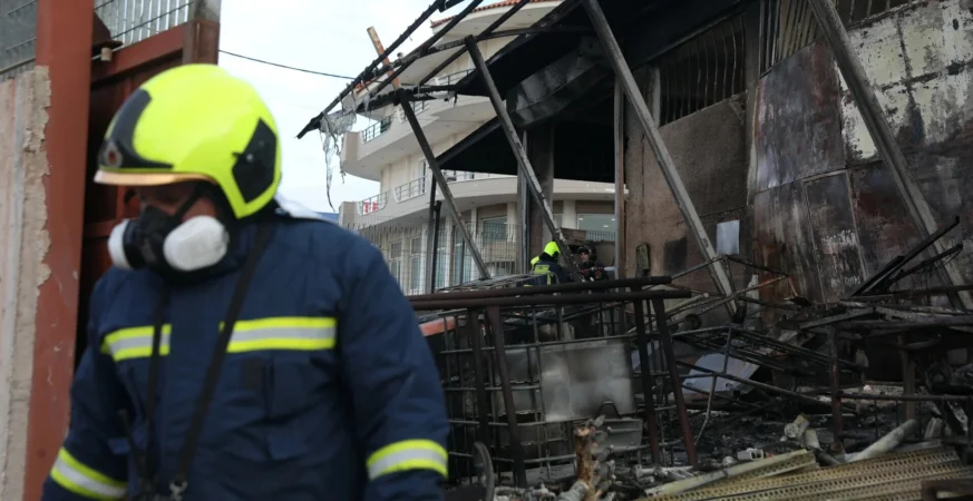 Φωτιά στο Μενίδι: Η απάντηση του εργοστασίου για τις ζημιές