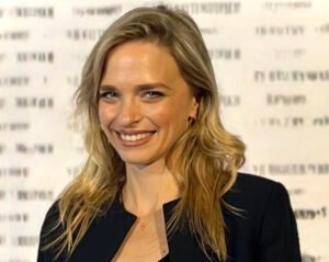 «Η εμπιστοσύνη είναι αυτό που ζητά η σύγχρονη επικοινωνία».