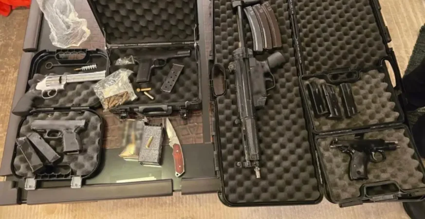 Μεγάλη επιχείρηση της ΕΛΑΣ για κύκλωμα λαθραίων τσιγάρων: Συλλήψεις σε Αττική και Βοιωτία – Πάνω από 1.000.000 τα κέρδη τους