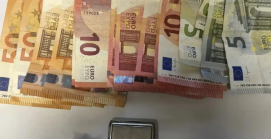 Αχαρνές: Συνελήφθησαν τρία άτομα για διακίνηση ναρκωτικών – Γνώριμη των Αρχών η μία γυναίκα