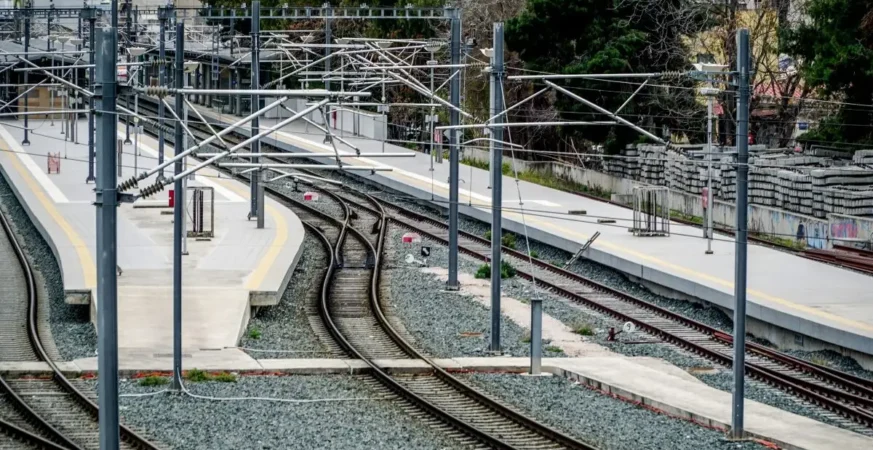 Ζεφύρι: Στα χέρια των αρχών 38χρονος που έκλεψε 100 μέτρα καλώδια από τον Προαστιακό Έθεσε σε κίνδυνο την ασφάλεια των επιβατών στο σιδηροδρομικό δίκτυο
