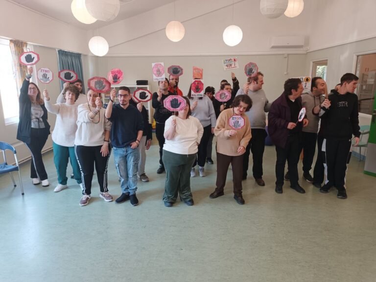 ✋Ημέρα κατά της Σχολικής Βίας και του Εκφοβισμού η σημερινή (06/03) για τη χώρα μας και οι ωφελούμενοι του ΚΔΑΠ ΑμεΑ «Αρωγή» και των ΣΥΔ «Βαμβακάρειο» εκφράζουν με τον δικό τους τρόπο τη σημασία της ισότητας, της αποδοχής και της ανεκτικότητας. 📍Μας υπενθυμίζουν πως καμία μορφή βίας δεν είναι ανεκτή και τονίζουν πως πρέπει να αντιδρούμε σε κάθε εκδήλωσή της. Η ημέρα αυτή καθιερώθηκε με στόχο την ευαισθητοποίηση της σχολικής κοινότητας, αλλά και ολόκληρης της κοινωνίας. Οι ωφελούμενοι επιθυμώντας να στείλουν και το δικό τους μήνυμα📧 για ακόμη μία φορά, μέσω της τέχνης, σχεδίασαν, ζωγράφισαν και σημείωσαν ⛔️"STOP" bullying!⛔️ ✋Με αυτόν τον τρόπο μας υπενθυμίζουν πως μπορούμε όλοι να συμβάλλουμε, όχι μόνο στον περιορισμό του φαινομένου, αλλά κυρίως στην πρόληψή του.