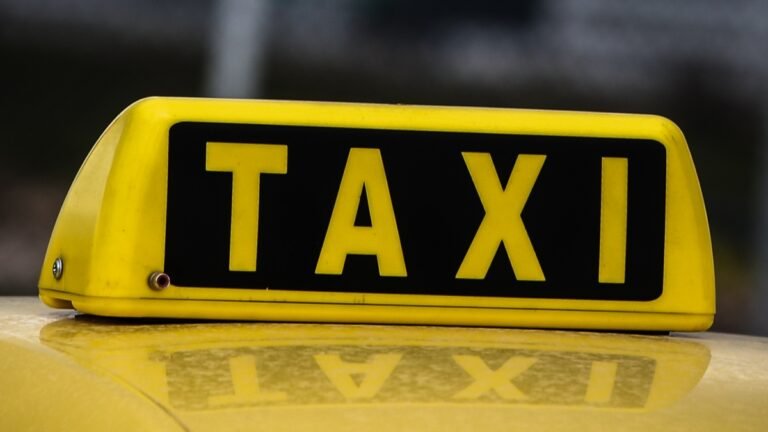 taxi47384783476